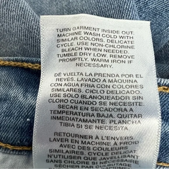 NWT KENSIE Jeans Women’s Bermuda Blue Jean Shorts Sz 6/28 Medium Wash Distressed - Picture 9 of 14